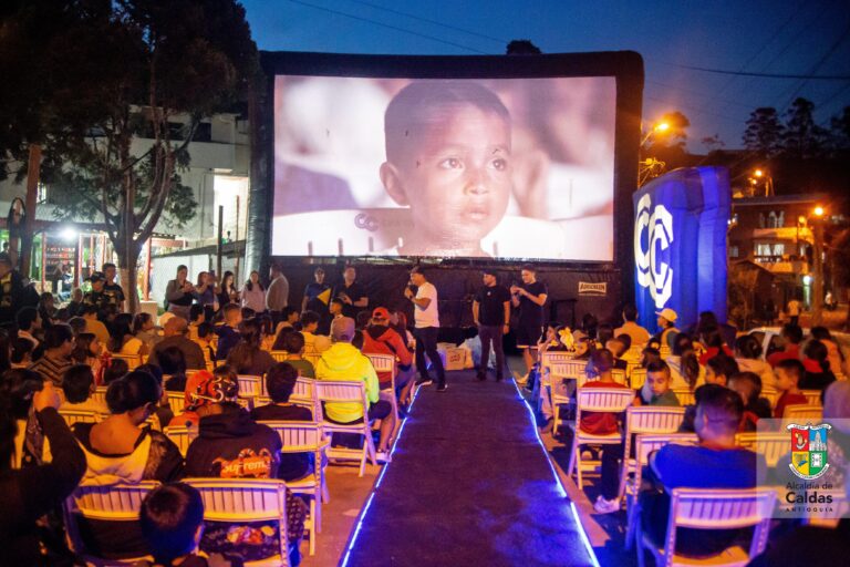 Imagen cine al barrio.