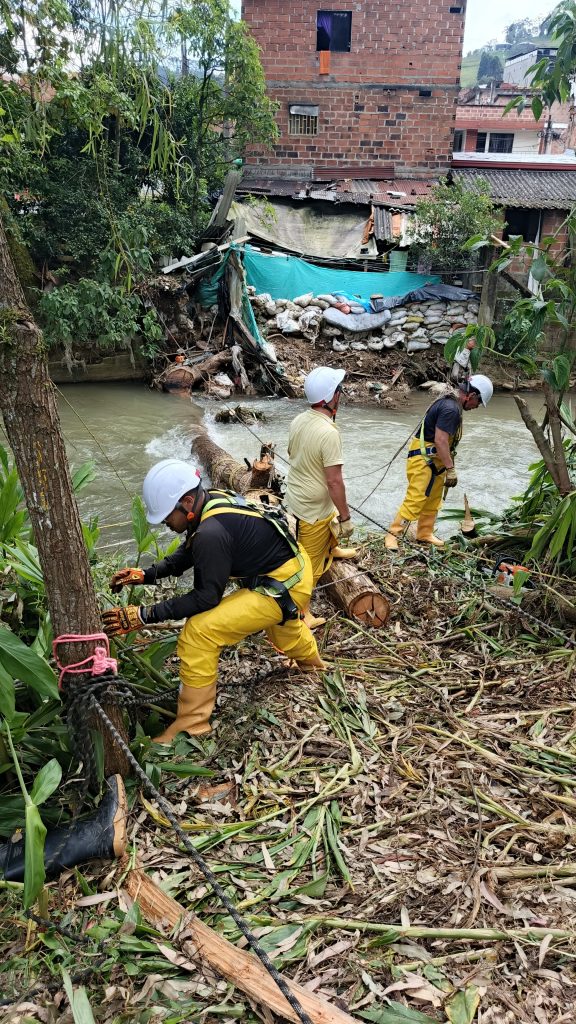 limpiando als quebradas de Caldas 3