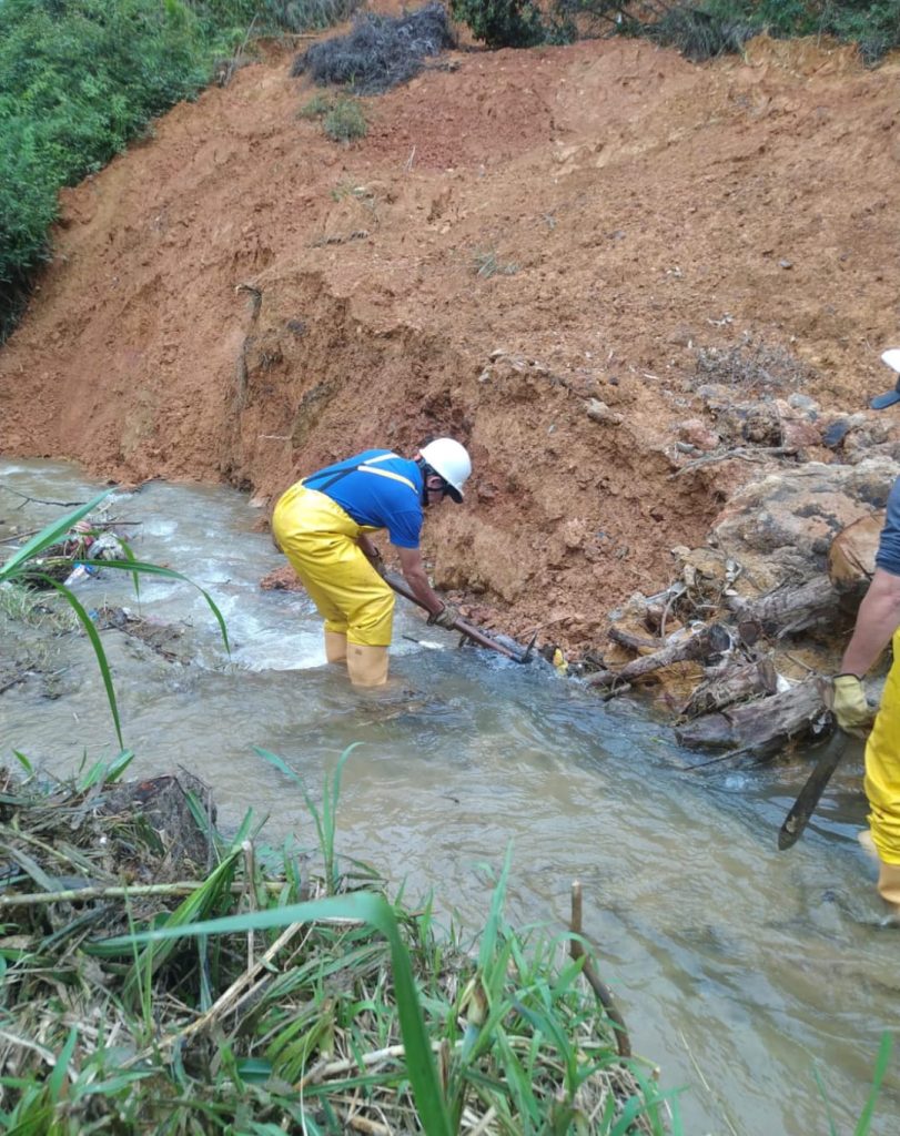 limpiando las quebradas de Caldas 4